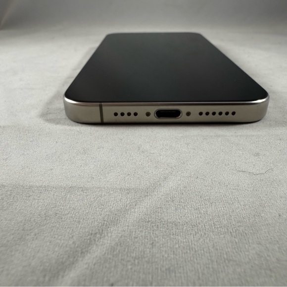 Apple iPhone 15 Pro Max - 512 GB - Natural Titanium (Unlocked) - Picture 5 of 12